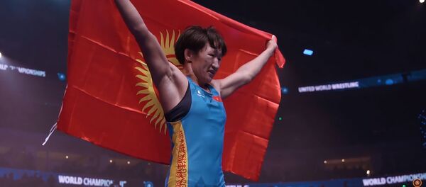 Как Тыныбекову показали в топ-3 лучших борцов-женщин года — видео - Sputnik Кыргызстан