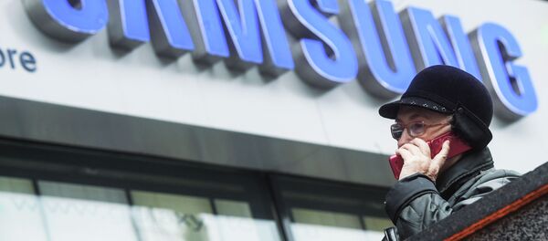Фирменный магазин Samsung на Тверской улице в Москве Фирменный магазин Samsung на Тверской улице в Москве - Sputnik Кыргызстан