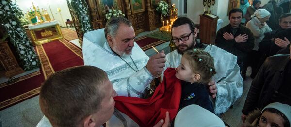 Праздничное богослужение в храме Святого равноапостольного великого князя Владимира в Бишкеке - Sputnik Кыргызстан