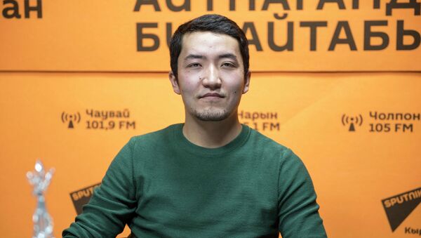 Молодой художник Арстанбек Дукуев  - Sputnik Кыргызстан