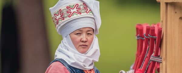 Кийиз дүйнө — көчмөн руху долбоордун жетекчиси Айдай Асангулова. Архив - Sputnik Кыргызстан