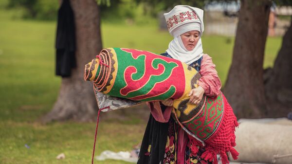 Кийиз дүйнө коомдук фондунун түптөөчүсү Айдай Асангулова. Архив - Sputnik Кыргызстан