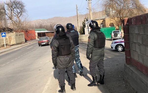 Обстановку контролируют заместители руководителей ГПС и МВД. - Sputnik Кыргызстан