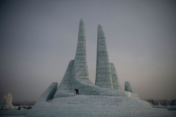 Ежегодный ледяной фестиваль в Харбине  - Sputnik Кыргызстан