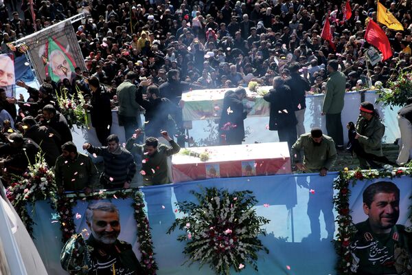 Церемония прощания с убитым генералом Сулеймани в Иране - Sputnik Кыргызстан