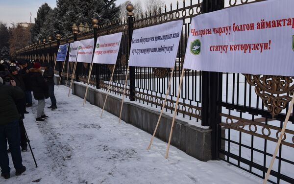 Среди них жители Баткенской области и другие неравнодушные граждане - Sputnik Кыргызстан