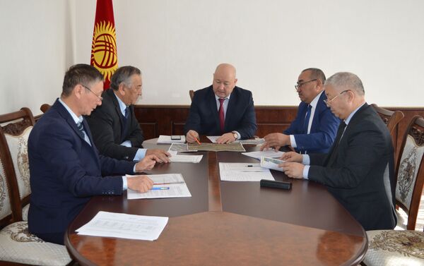 Топографическая рабочая группа Кыргызстана приступила к проработке вопросов о взаимообмене участками с Таджикистаном - Sputnik Кыргызстан
