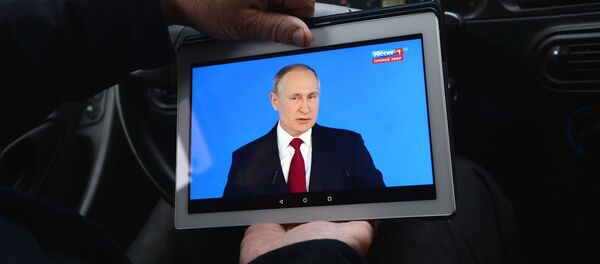 Трансляция ежегодного послания президента РФ В. Путина Федеральному Собранию - Sputnik Кыргызстан