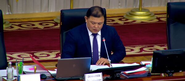 Франкфурт-на-Маяне. Төрага Жумабеков дагы тилинен жаңылды. Видео - Sputnik Кыргызстан