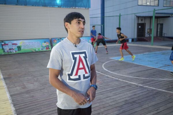 Я комплексовал из-за своего роста — капитан сборной КР по стритболу Я комплексовал из-за своего роста — капитан сборной КР по стритболу - Sputnik Кыргызстан