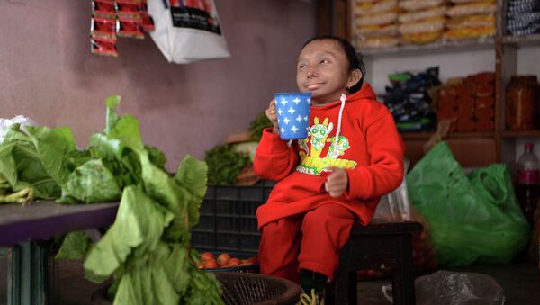 Самый маленький человек в мире — Хагендра Тапа Магар. Архивное фото - Sputnik Кыргызстан