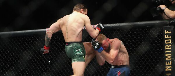 Бой Конора Макгрегора и Дональда Серроне в турнире UFC 246 в Лас-Вегасе - Sputnik Кыргызстан
