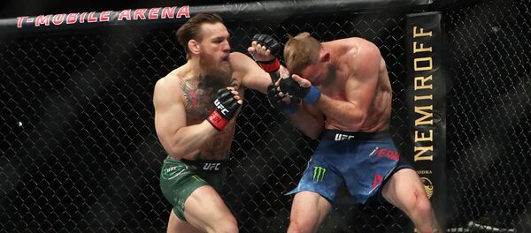 Бой Конора Макгрегора и Дональда Серроне в турнире UFC 246 в Лас-Вегасе - Sputnik Кыргызстан