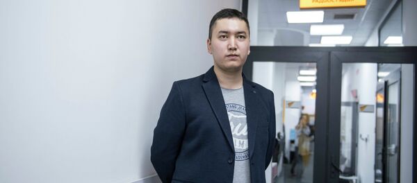 Акушер-гинеколог Эрбол Эсеналиев Акушер-гинеколог Эрбол Эсеналиев - Sputnik Кыргызстан