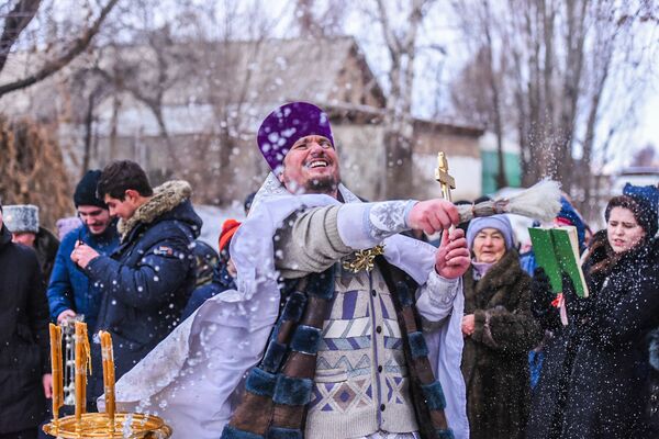 Празднование Крещения в Караколе - Sputnik Кыргызстан
