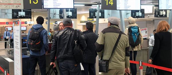 Аэропорттогу жүргүнчүлөр. Архив - Sputnik Кыргызстан