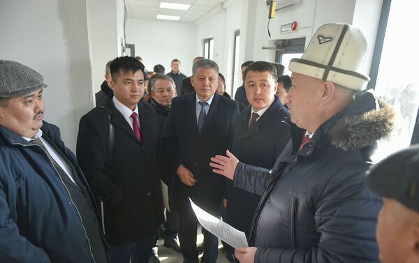 В правительстве отметили, что решение о дополнительных проверках было принято в одностороннем порядке - Sputnik Кыргызстан