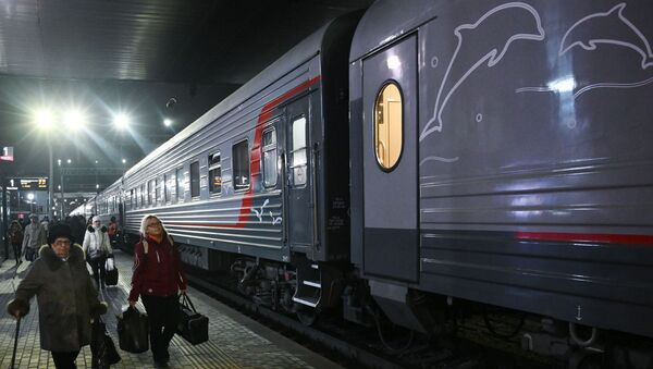 Первый пассажирский поезд Санкт-Петербург - Крым - Sputnik Кыргызстан