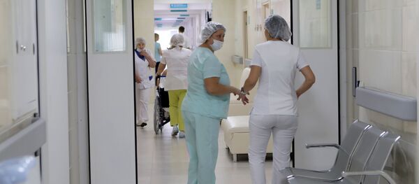 Врачи в больнице во время работы. Архивное фото - Sputnik Кыргызстан