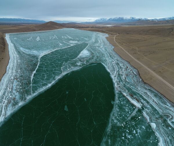 Озеро Ара-Кол в Нарынской области - Sputnik Кыргызстан