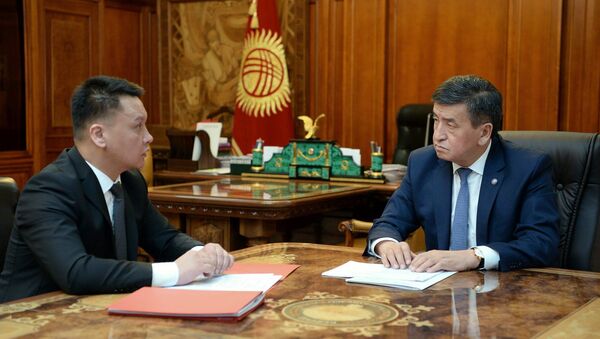 Президент Сооронбай Жээнбеков и секретарь Совбеза КР Дамир Сагынбаев. Архивное фото - Sputnik Кыргызстан