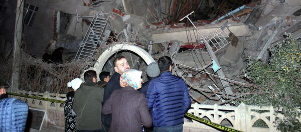 Последствия землетрясения в турецком Элязыге - Sputnik Кыргызстан