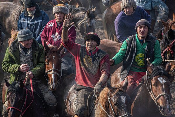 Состязание по игре аламан улак в селе Савай Кара-Суйского района - Sputnik Кыргызстан