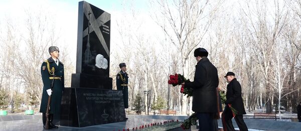 Помню страх и голод — блокадница Ленинграда на митинге в Бишкеке. Видео - Sputnik Кыргызстан