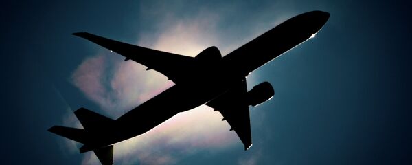 Самолет в небе над Москвой - Sputnik Кыргызстан