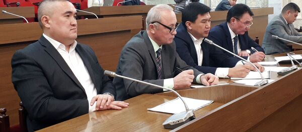 Заседание временной депутатской комиссии по изучению исполнения закона О профессиональных союзах - Sputnik Кыргызстан