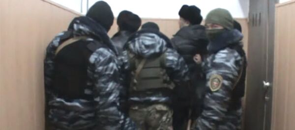 Видео операции Бандит — 31 члена ОПГ доставили в УВД Оша - Sputnik Кыргызстан