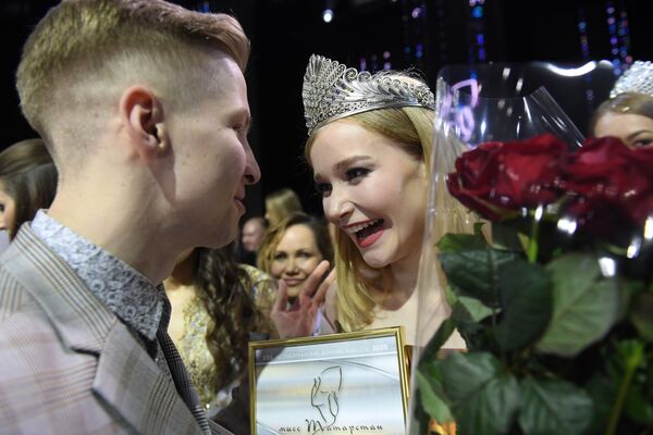 Победительница конкурса Мисс Татарстан-2020 Анна Семеновых на церемонии награждения - Sputnik Кыргызстан