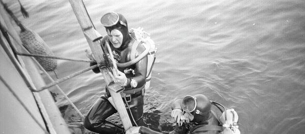 Аквалангисты во время поисковых работ. Архивное фото Аквалангисты во время поисковых работ. Архивное фото - Sputnik Кыргызстан