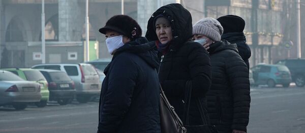 Спекуляция медицинскими масками в Бишкеке — что происходит. Видео - Sputnik Кыргызстан