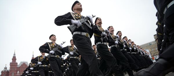 Военный парад, посвящённый годовщине Победы в Великой Отечественной войне на Красной площаде в Москве. Архивное фото - Sputnik Кыргызстан