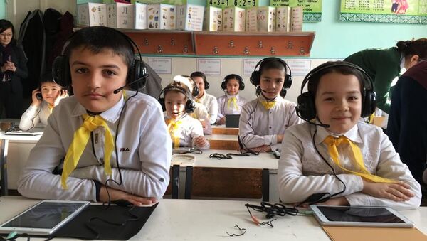 Кыргызстанда биринчи жолу окуучулардын билими электрондук жол менен бааланды - Sputnik Кыргызстан