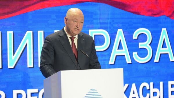 Вице-премьер КР Жениш Разаков во время выступления на международном форуме Digital Almaty: цифровое будущее глобальной экономики в Казахстане - Sputnik Кыргызстан