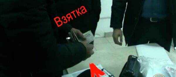 Как главу Бишкекского управления ФОМС задержали на базаре — видео - Sputnik Кыргызстан