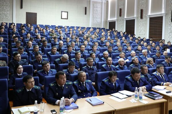 Ишин так аткарбаганы үчүн прокуратуранын 27 кызматкерин жана жетекчисин тартиптик жоопкерчиликке тартуу сунушталды - Sputnik Кыргызстан