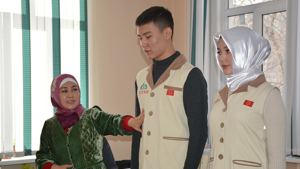 Презентация формы одежды для паломников Кыргызстана на хадж 2020 года - Sputnik Кыргызстан