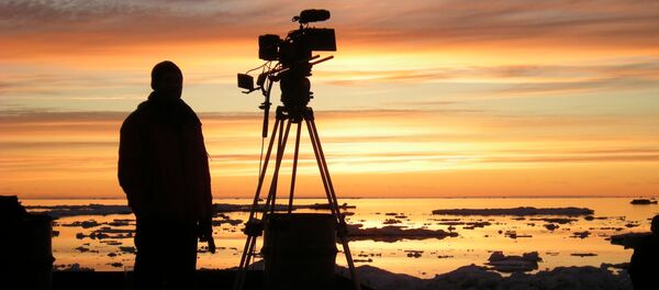 Киши видео тартуу учурунда. Архив - Sputnik Кыргызстан