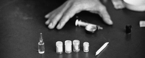 Шприц и наркотические средства. Архивное фото Шприц и наркотические средства. Архивное фото - Sputnik Кыргызстан