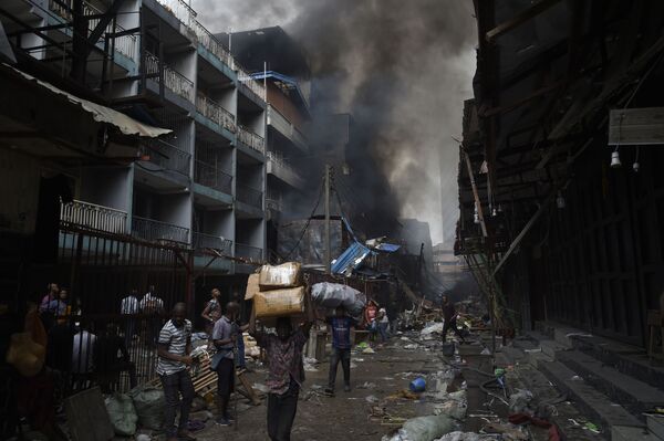 Пожар на рынке Балогун в Лагосе - Sputnik Кыргызстан
