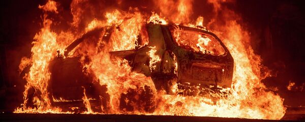 Горящий автомобиль. Архивное фото - Sputnik Кыргызстан