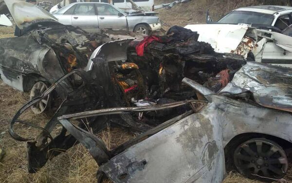 Появились фотографии с места аварии в селе Мырзаке, где погибли семь человек. - Sputnik Кыргызстан