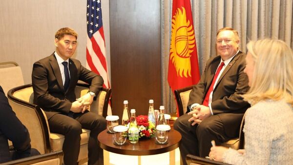 Министр иностранных дел Кыргызстана Чингиз Айдарбеков и госсекретарь США Майк Помпео обсудили визовый запрет США в отношении кыргызстанцев - Sputnik Кыргызстан