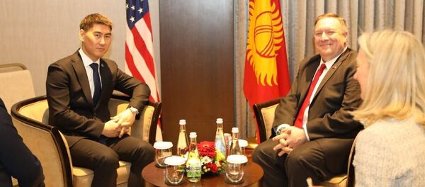 Министр иностранных дел Кыргызстана Чингиз Айдарбеков и госсекретарь США Майк Помпео обсудили визовый запрет США в отношении кыргызстанцев - Sputnik Кыргызстан