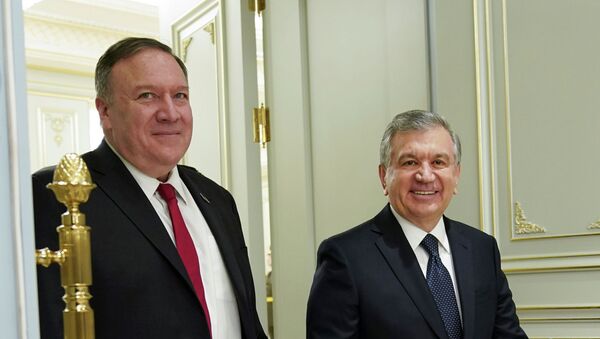 Государственный секретарь США Майк Помпео и президент Узбекистана Шавкат Мирзиеев на встрече в Ташкенте, Узбекистан. 3 февраля 2020 года - Sputnik Кыргызстан
