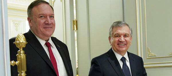 Государственный секретарь США Майк Помпео и президент Узбекистана Шавкат Мирзиеев на встрече в Ташкенте, Узбекистан. 3 февраля 2020 года - Sputnik Кыргызстан
