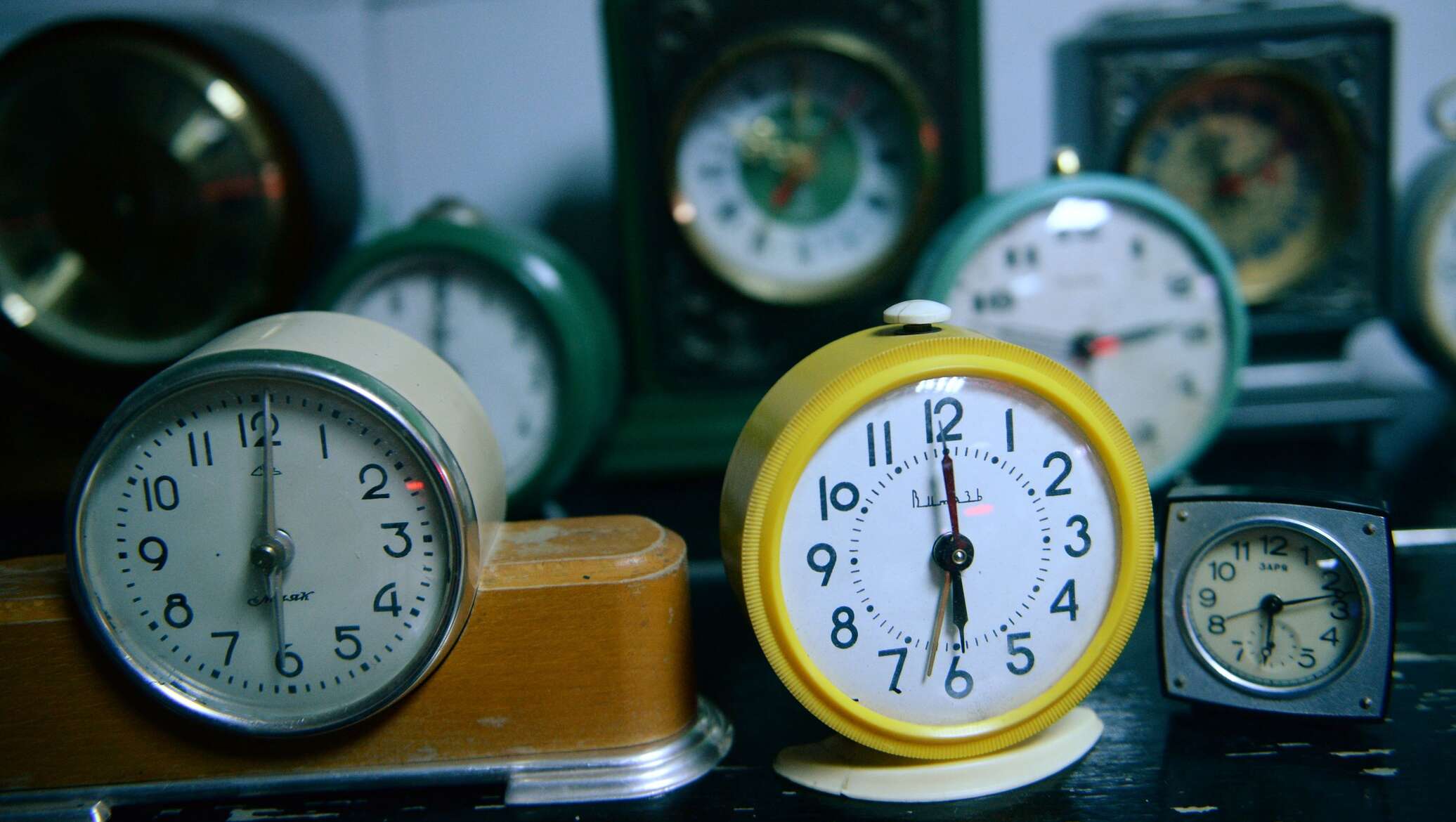 точные часы. изменение времени. как перевести деньги в казахстан из россии. в казахстане перевели часы. часовые пояса казахстана на карте.